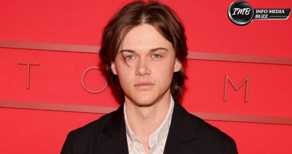 Christopher Briney Height